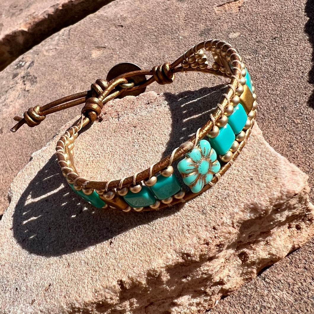 Turquoise/gold beaded bracelet